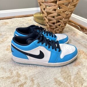 Nike Air Jordan 1 Low Retro - White & University Blue